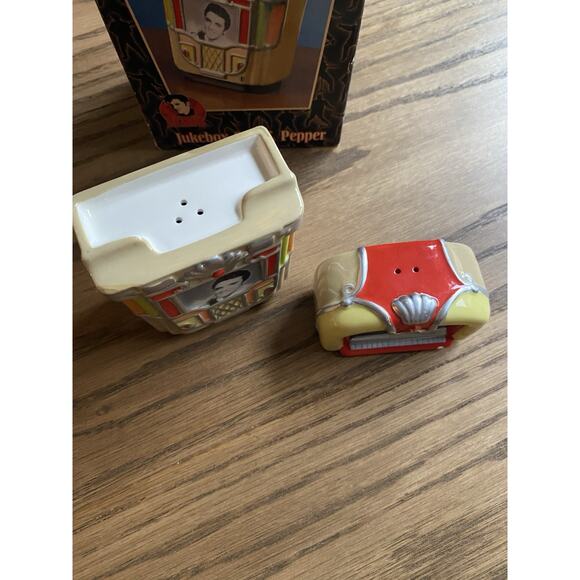 Rare Vintage Elvis Presley Jukebox Salt And Pepper Shakers Vandor 2005 With Box - Picture 5 of 9